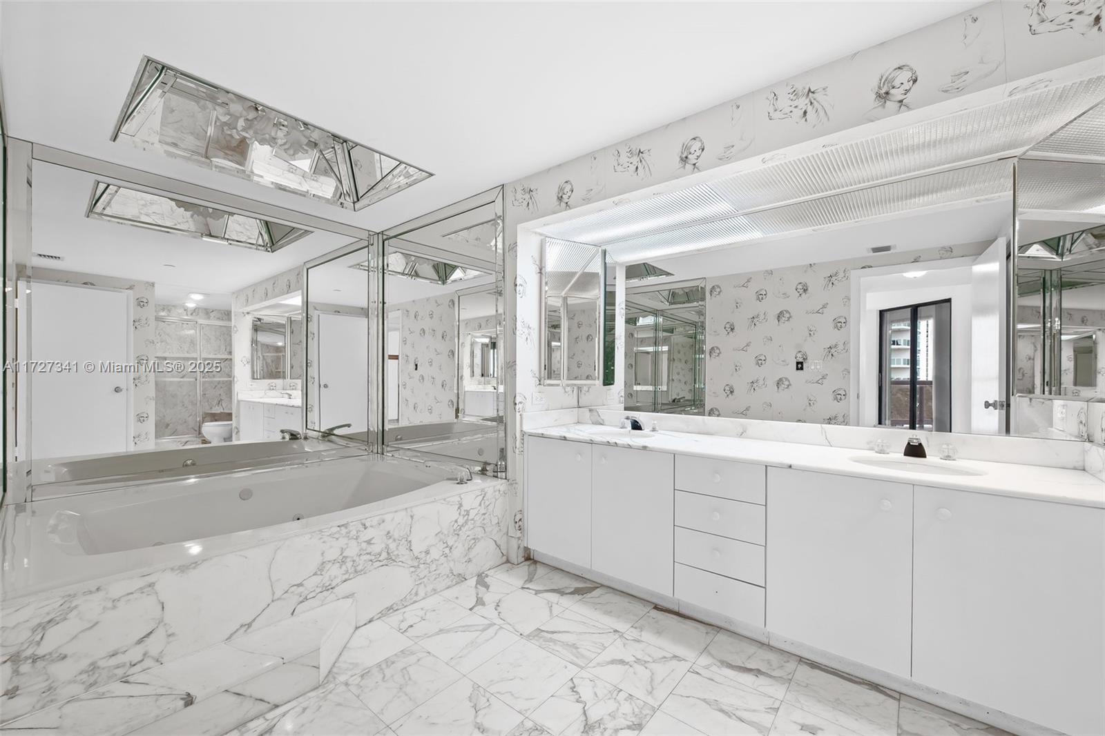 20191 E Country Club Dr # 504