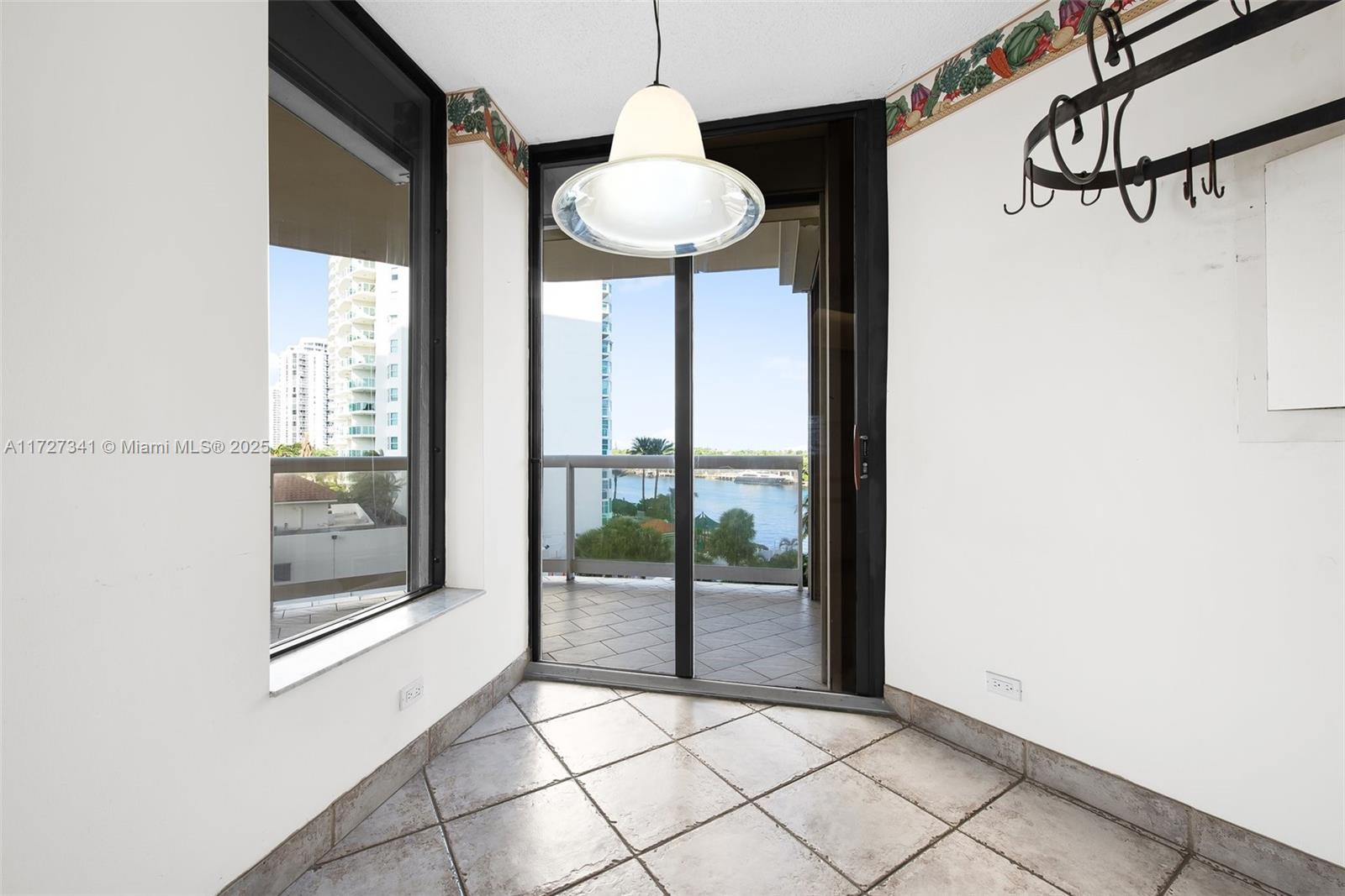 20191 E Country Club Dr # 504