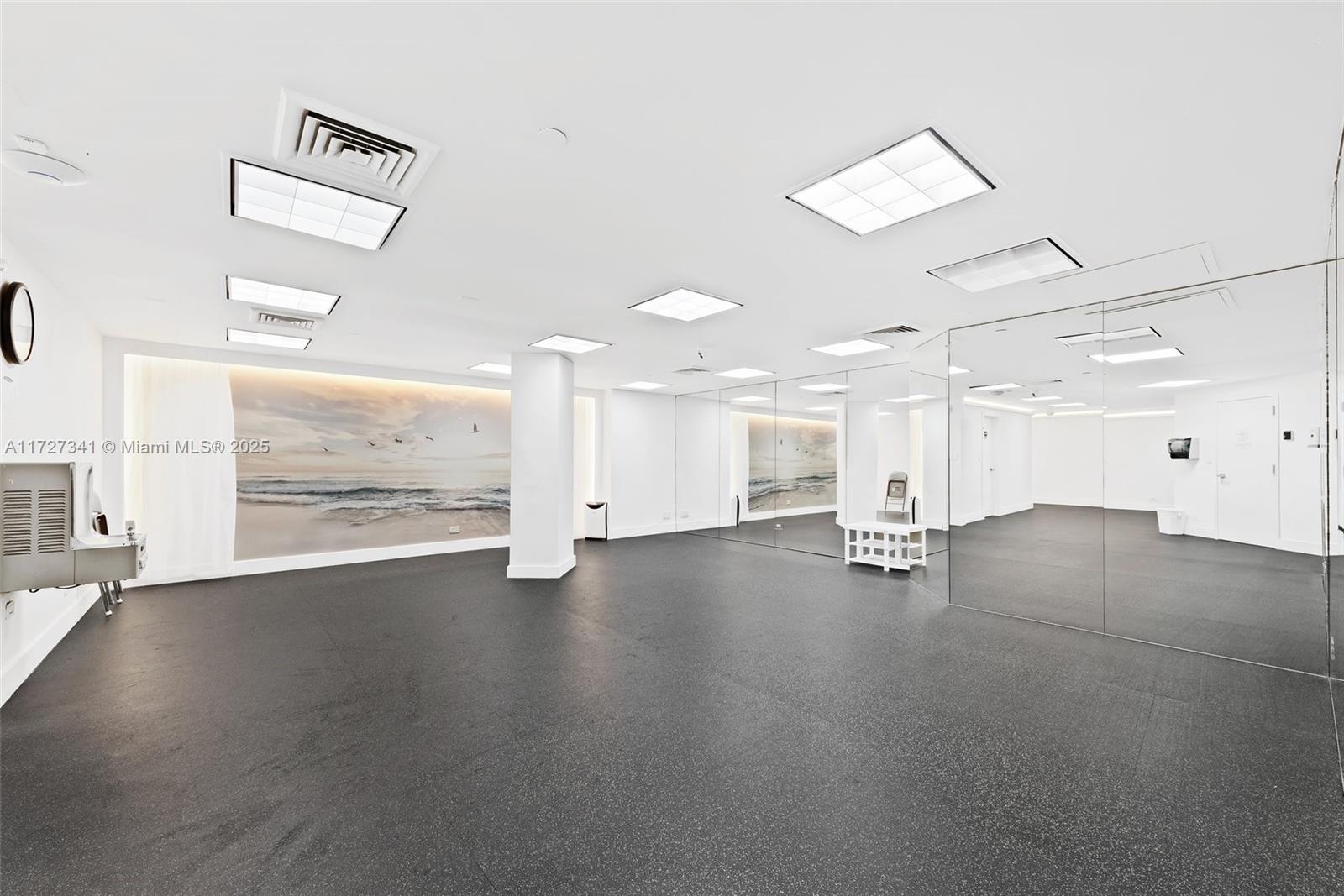 20191 E Country Club Dr # 504