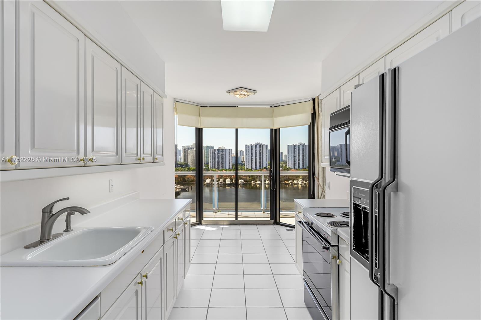 3640 Yacht Club Dr # 1209