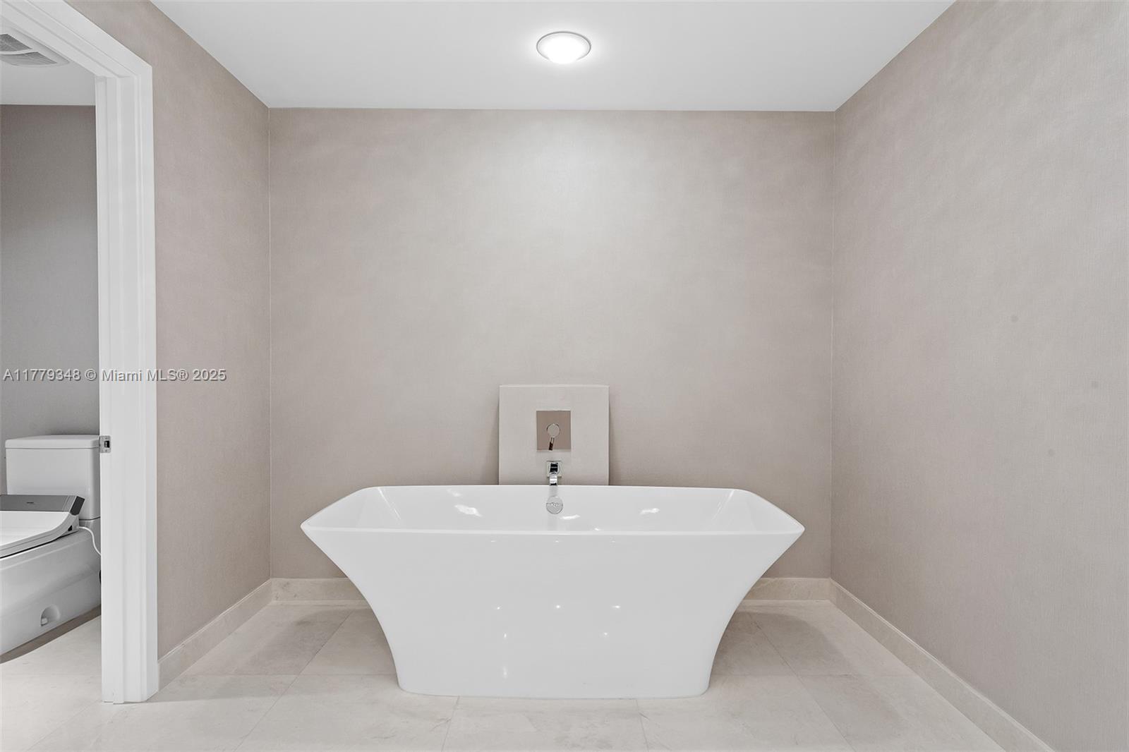 17301 E Biscayne Blvd # 310