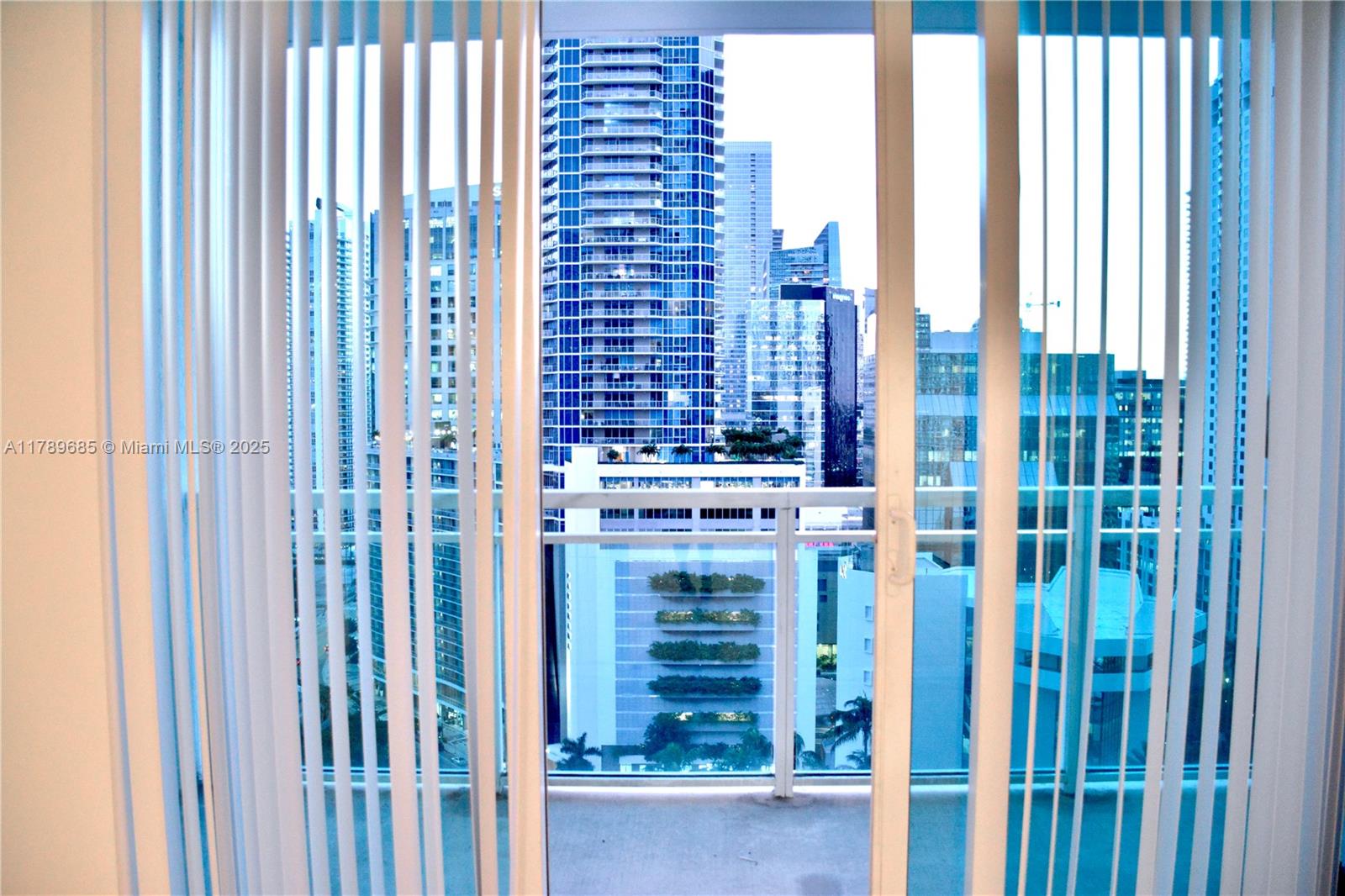 950 Brickell Bay # 2209