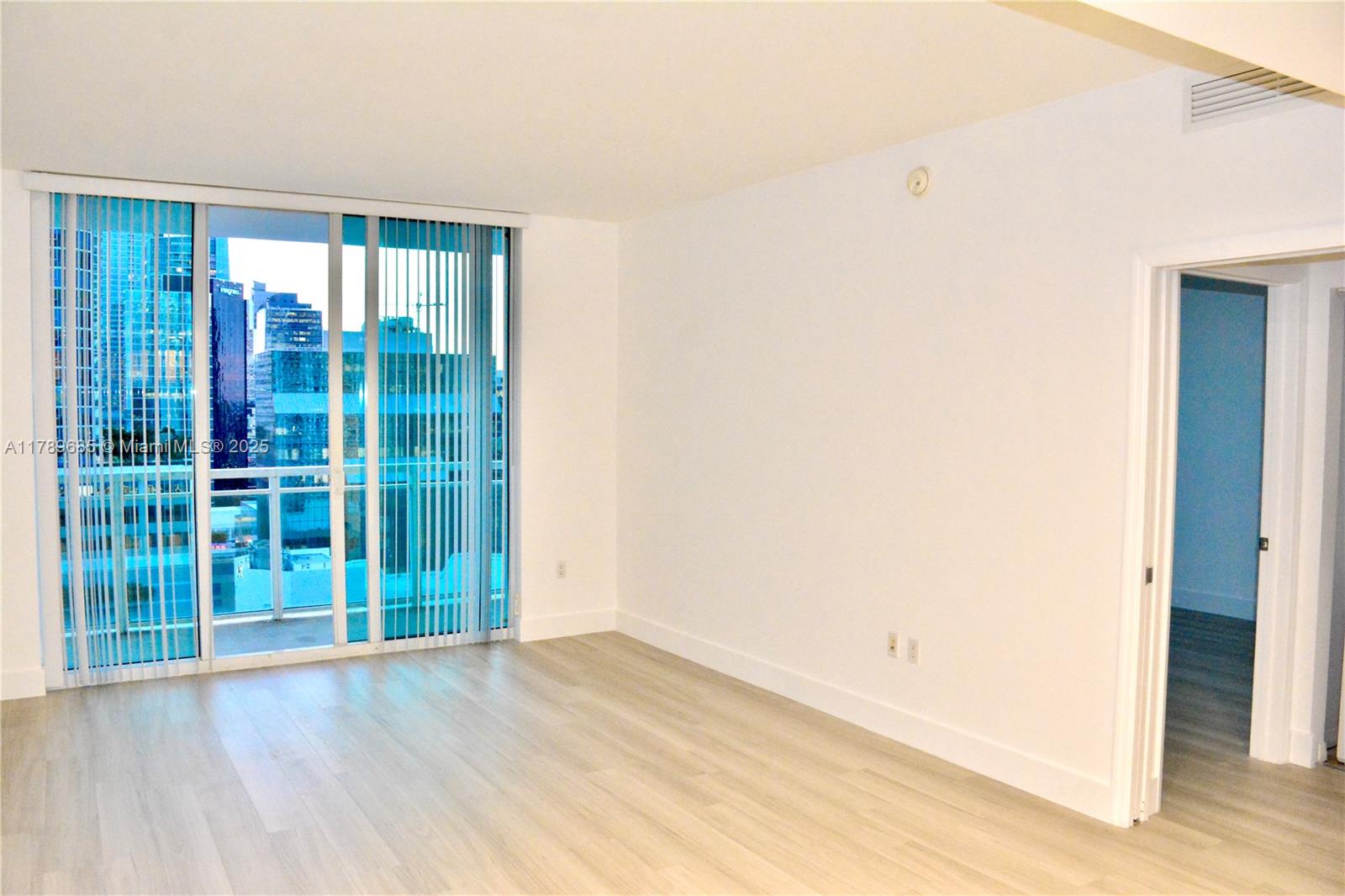 950 Brickell Bay # 2209