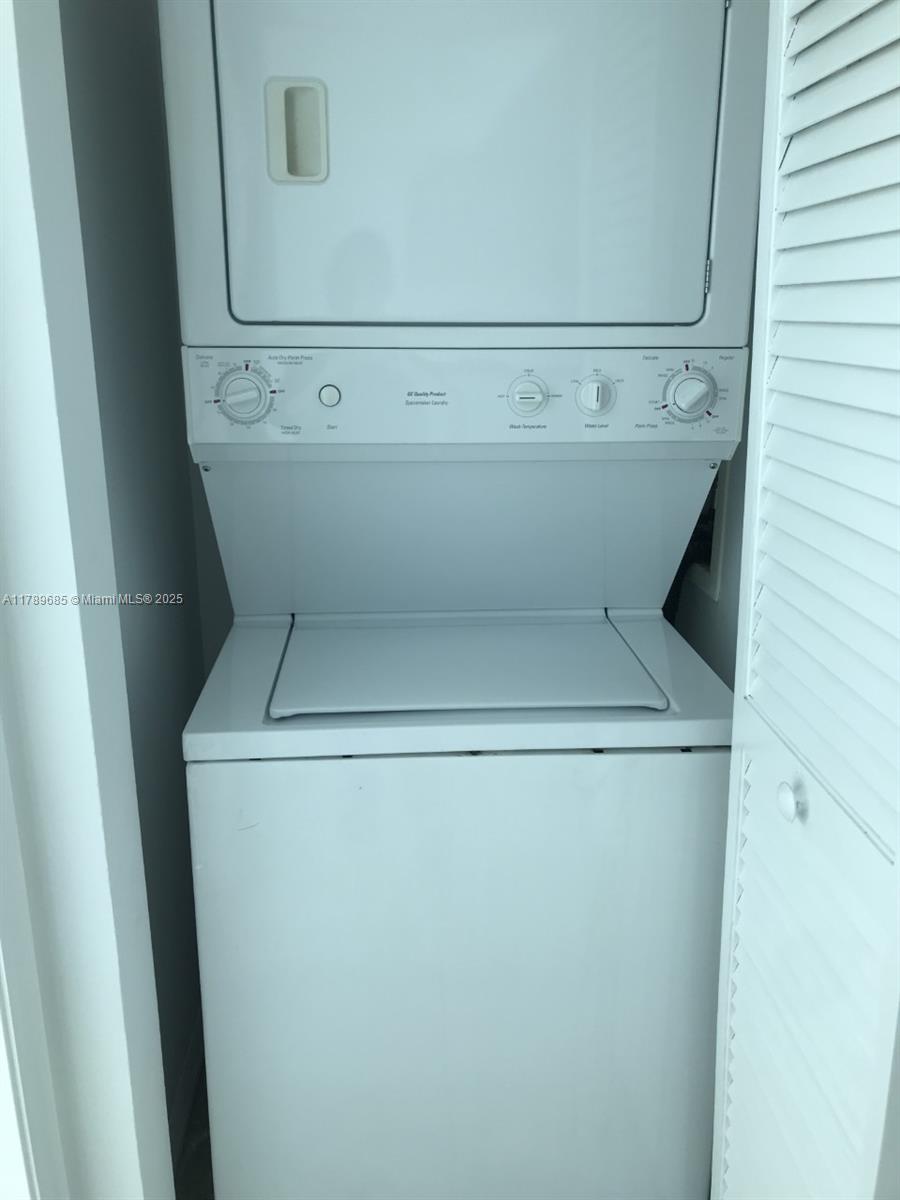 950 Brickell Bay # 2209