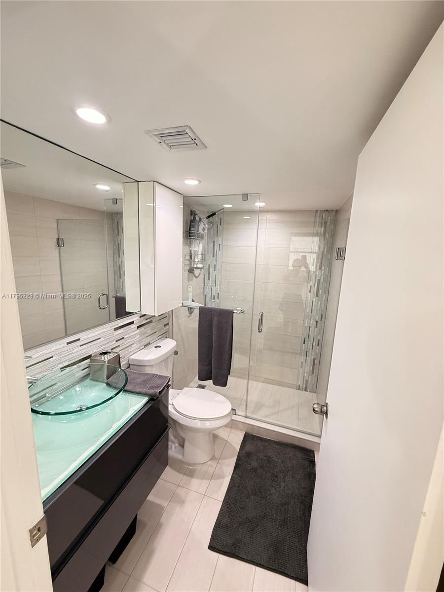 1623 Collins Ave # 211