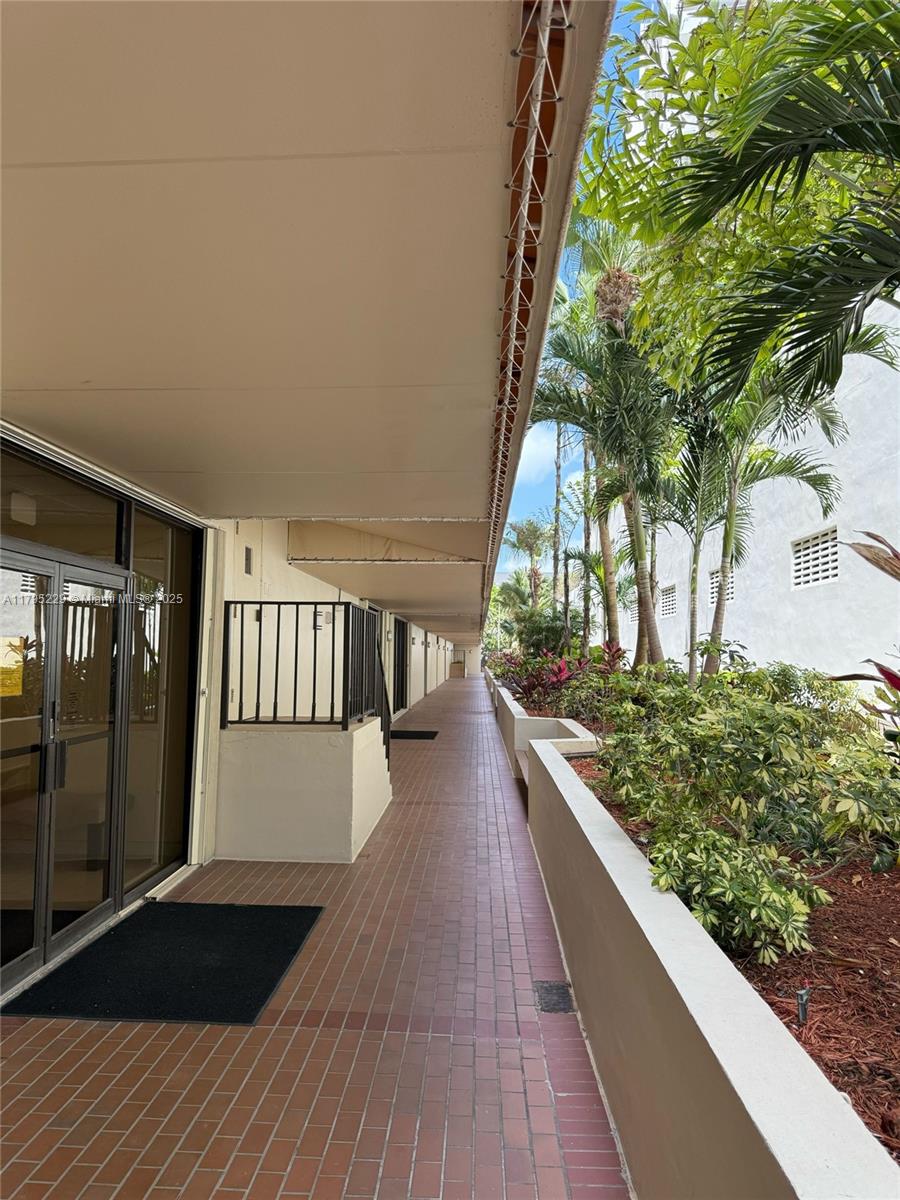 1623 Collins Ave # 211