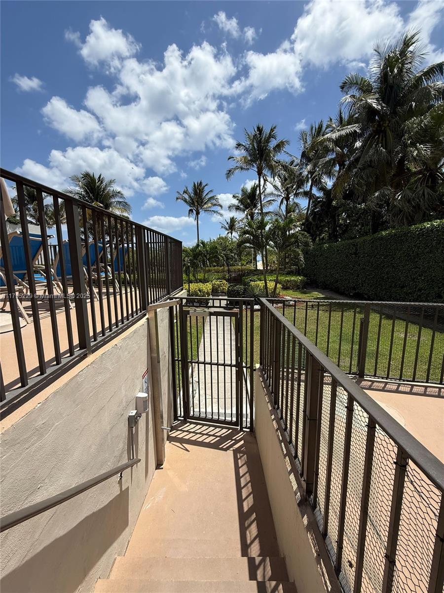 1623 Collins Ave # 211