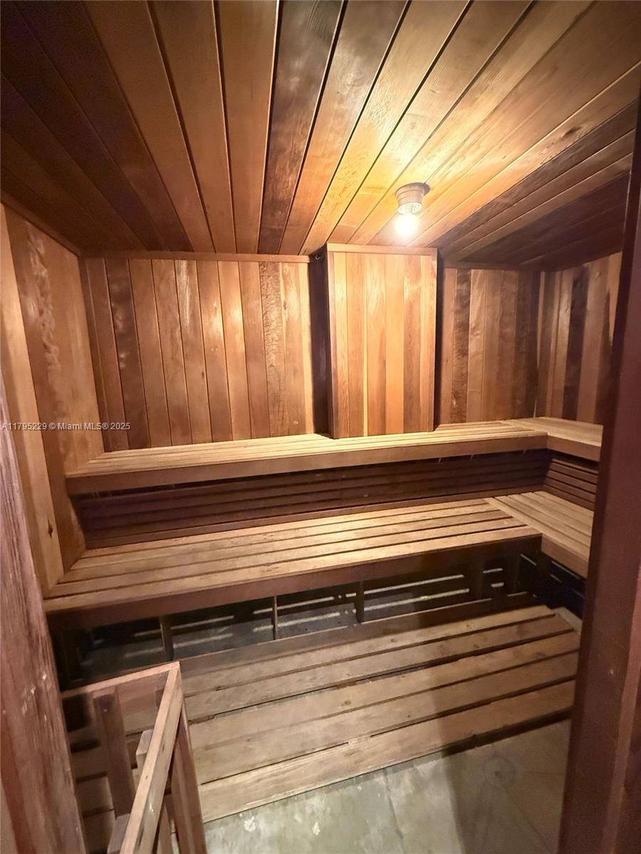 1623 Collins Ave # 211