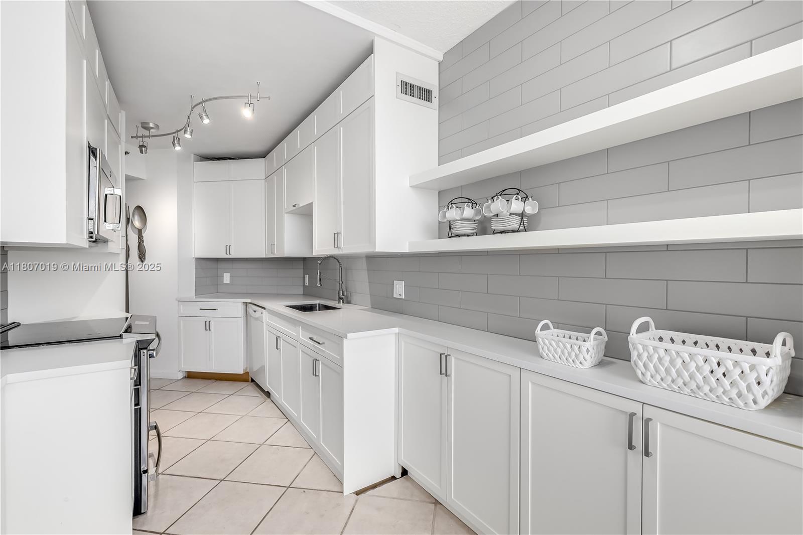 3610 Yacht Club Dr # 1005