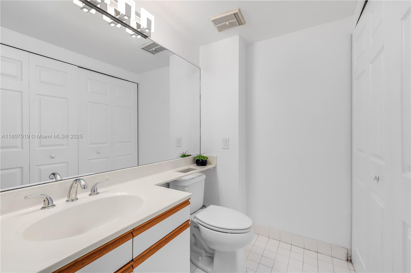 3610 Yacht Club Dr # 1005