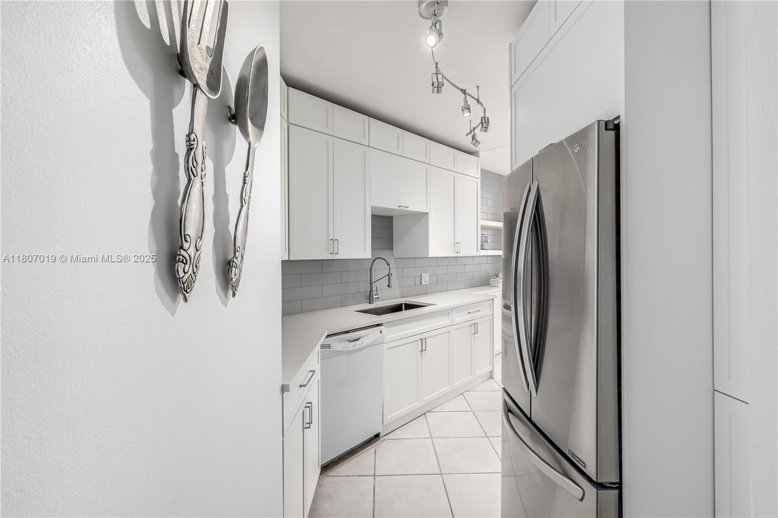 3610 Yacht Club Dr # 1005