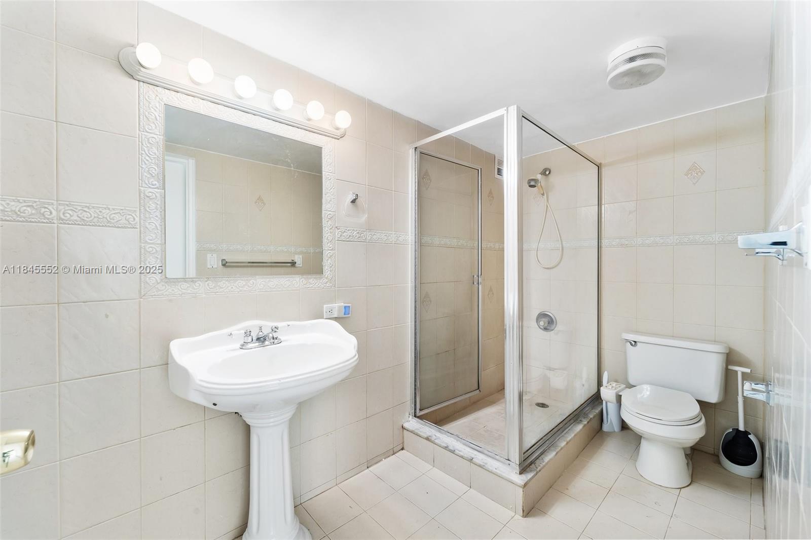 16919 N Bay Rd # 115