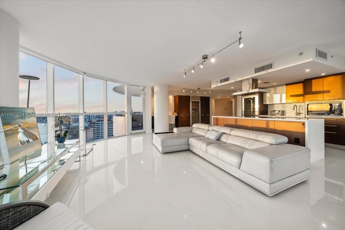 6301 Collins Ave # 2705