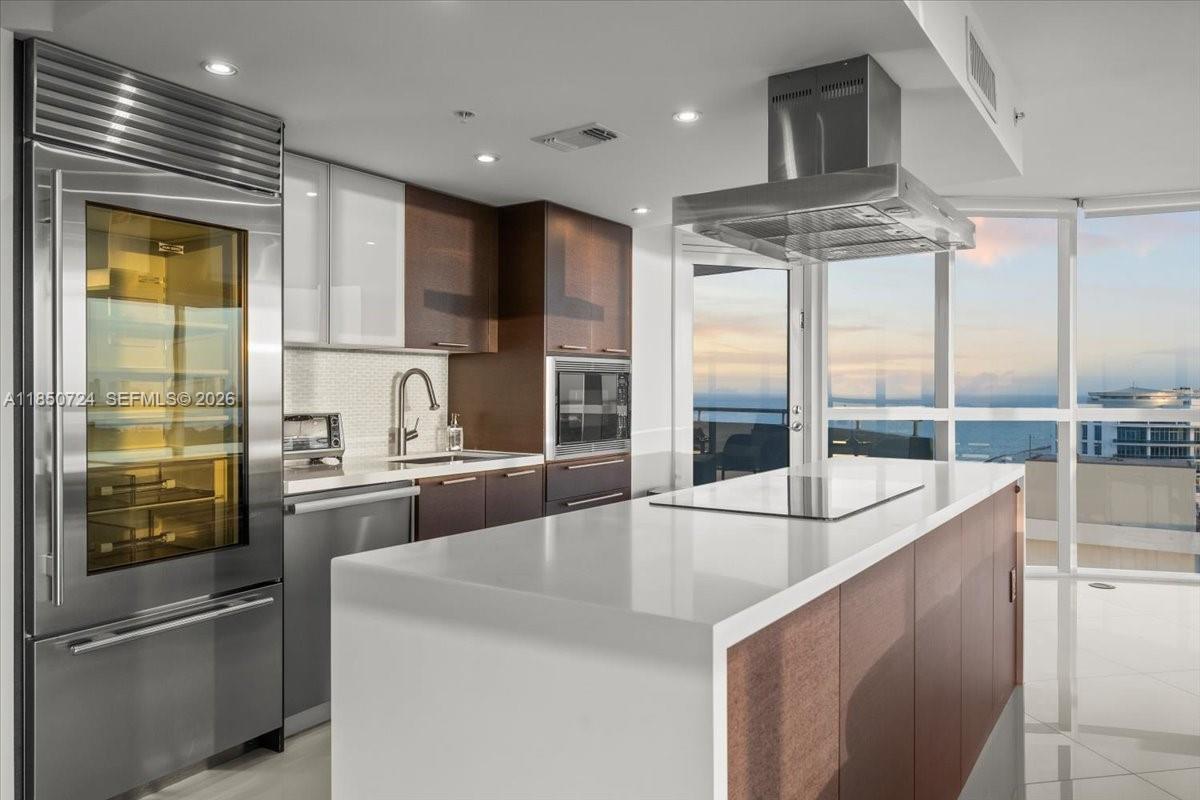 6301 Collins Ave # 2705