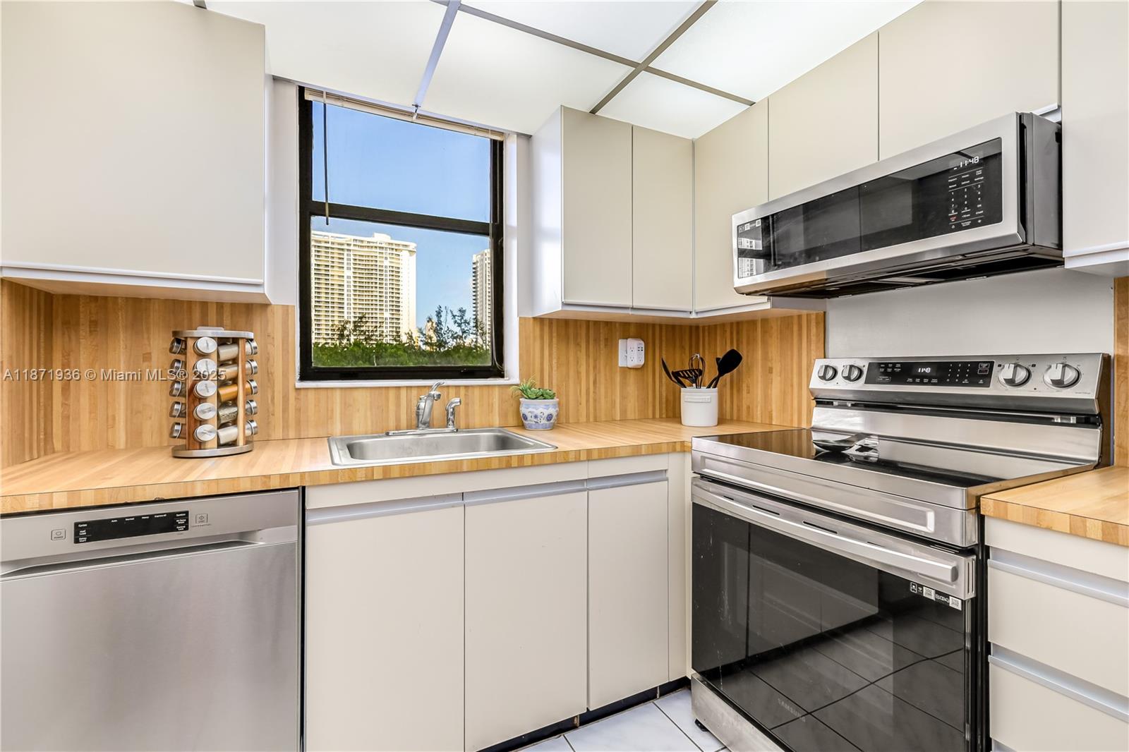 18181 NE 31st Ct # 304