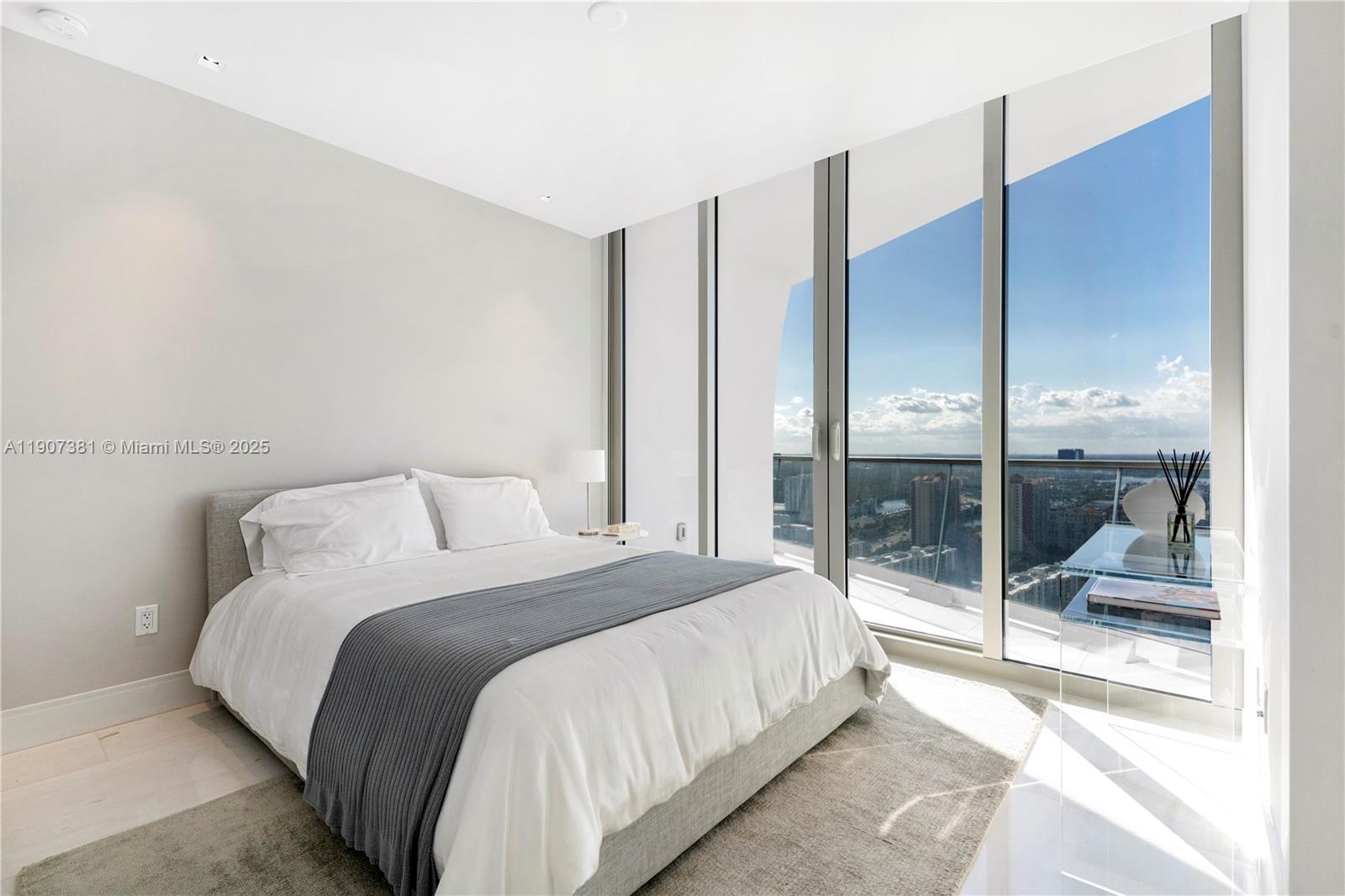 16901 Collins Ave # 3005