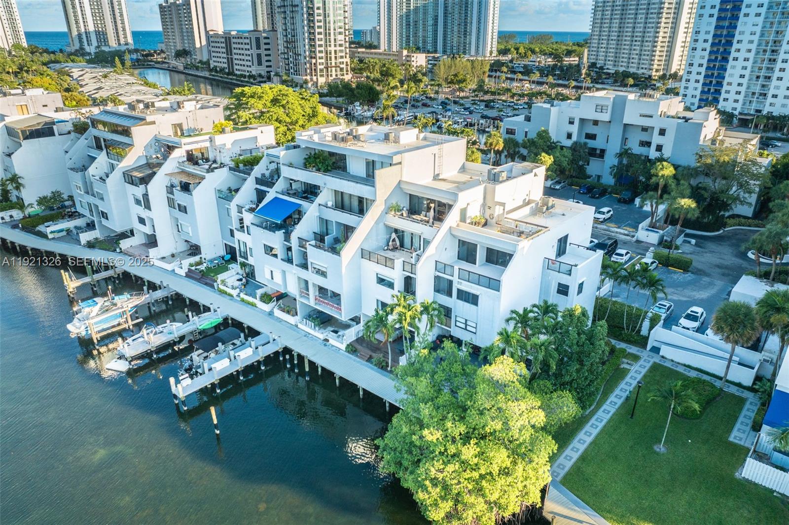 429 Poinciana Dr # 1415