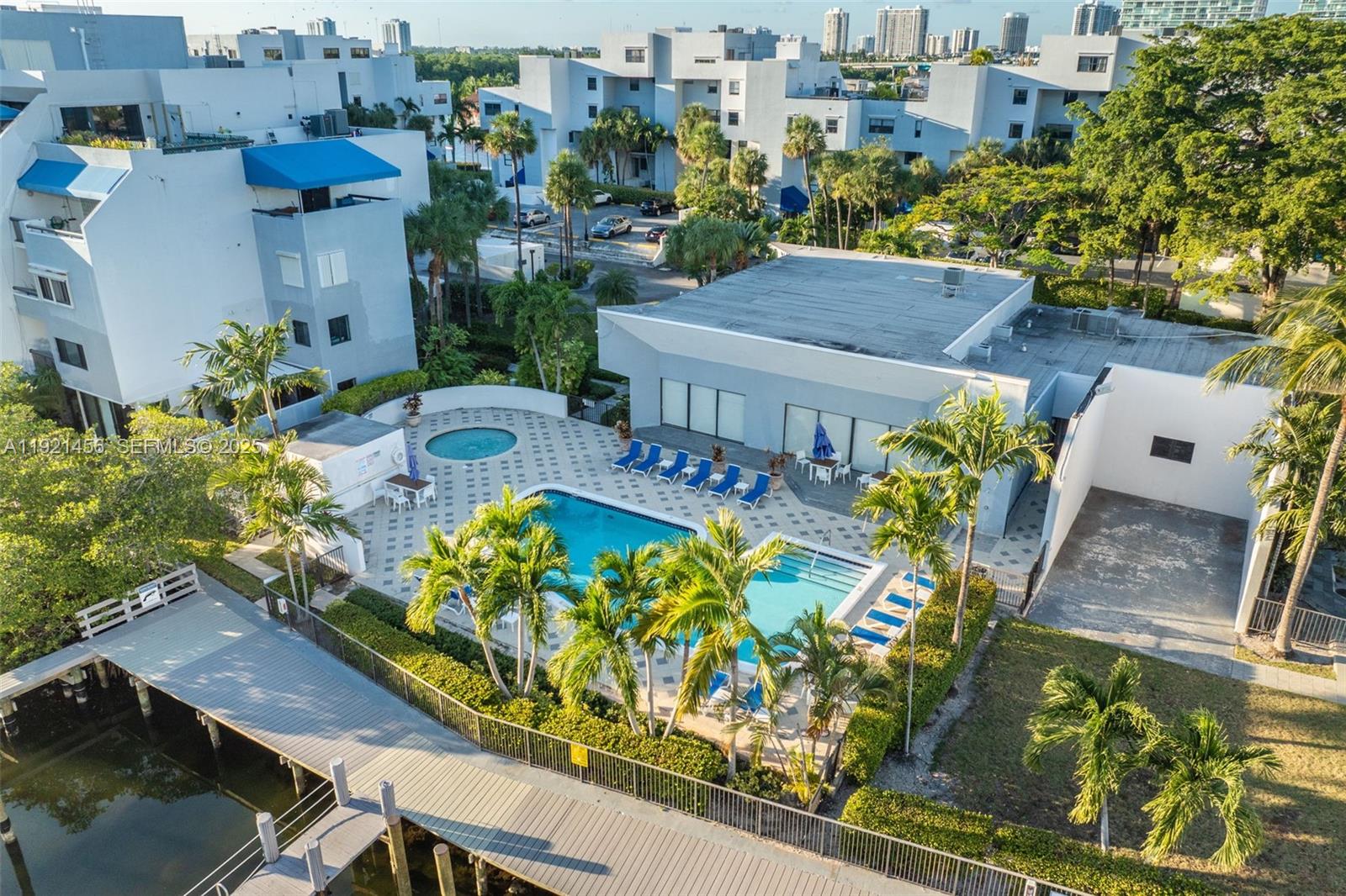 429 Poinciana Dr # 1415