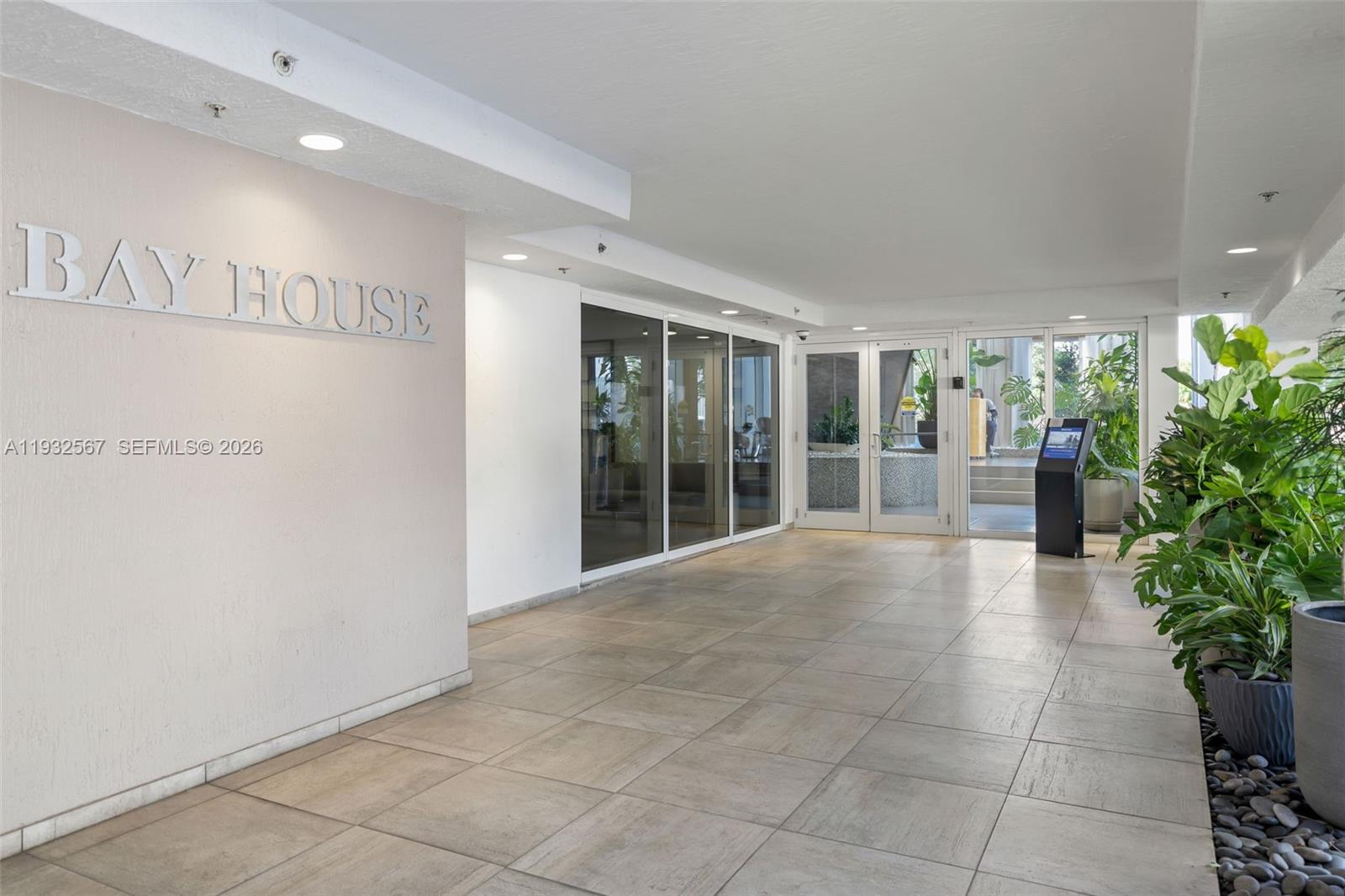 600 NE 27th St # 2401