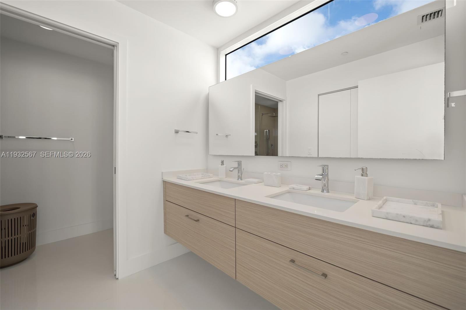 600 NE 27th St # 2401