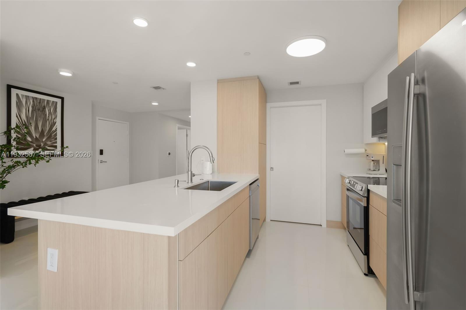 600 NE 27th St # 2401