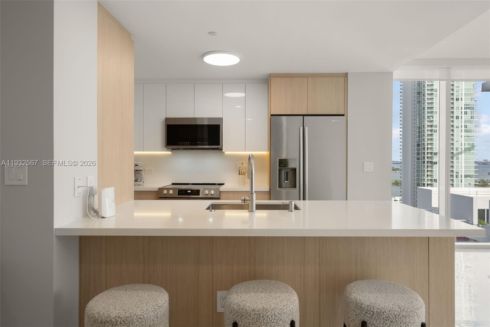 600 NE 27th St # 2401