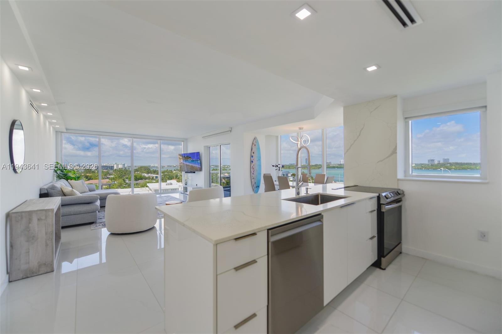 10275 Collins Ave # 731
