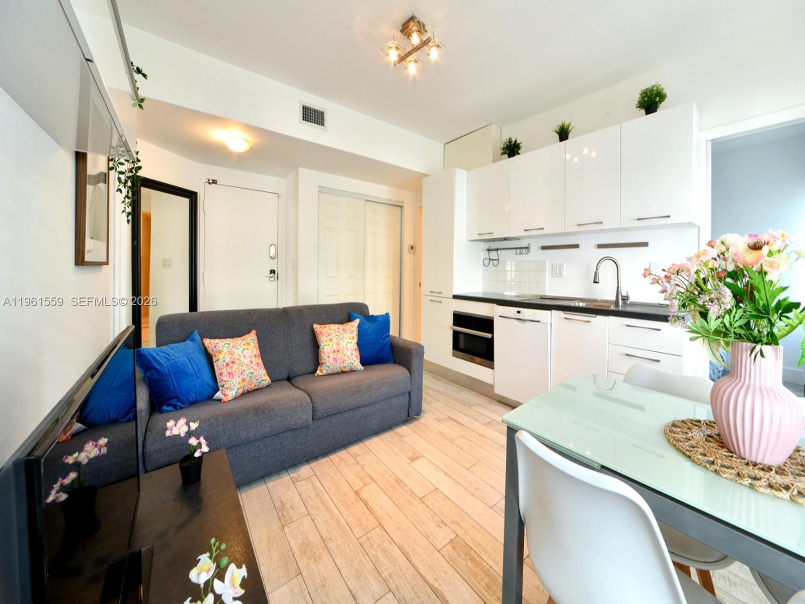 811 Jefferson Ave # 204