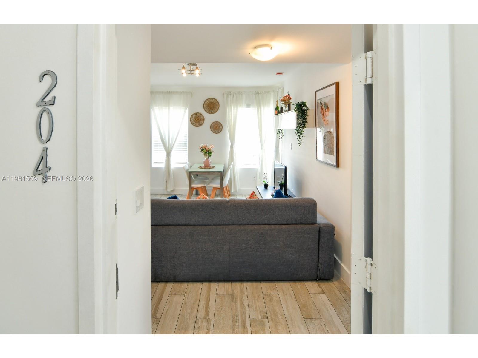 811 Jefferson Ave # 204