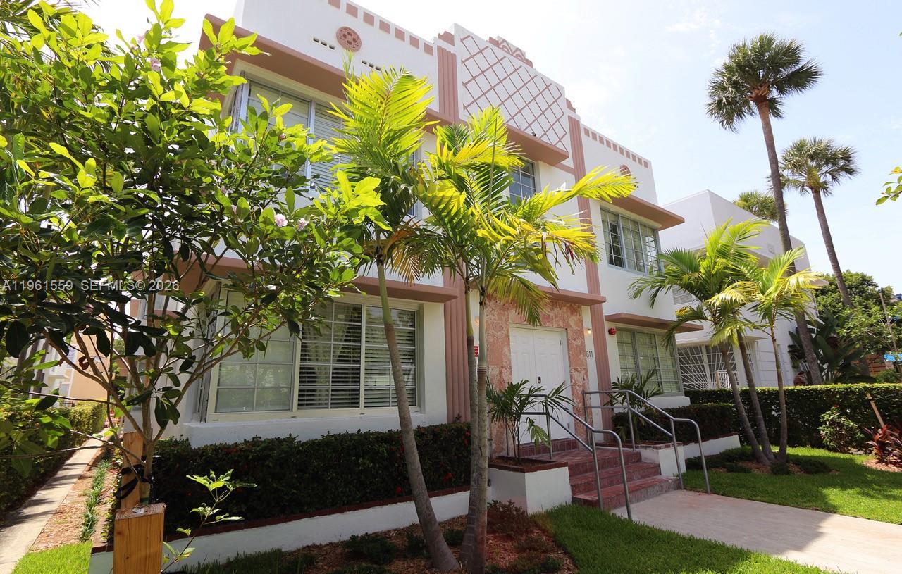 811 Jefferson Ave # 204