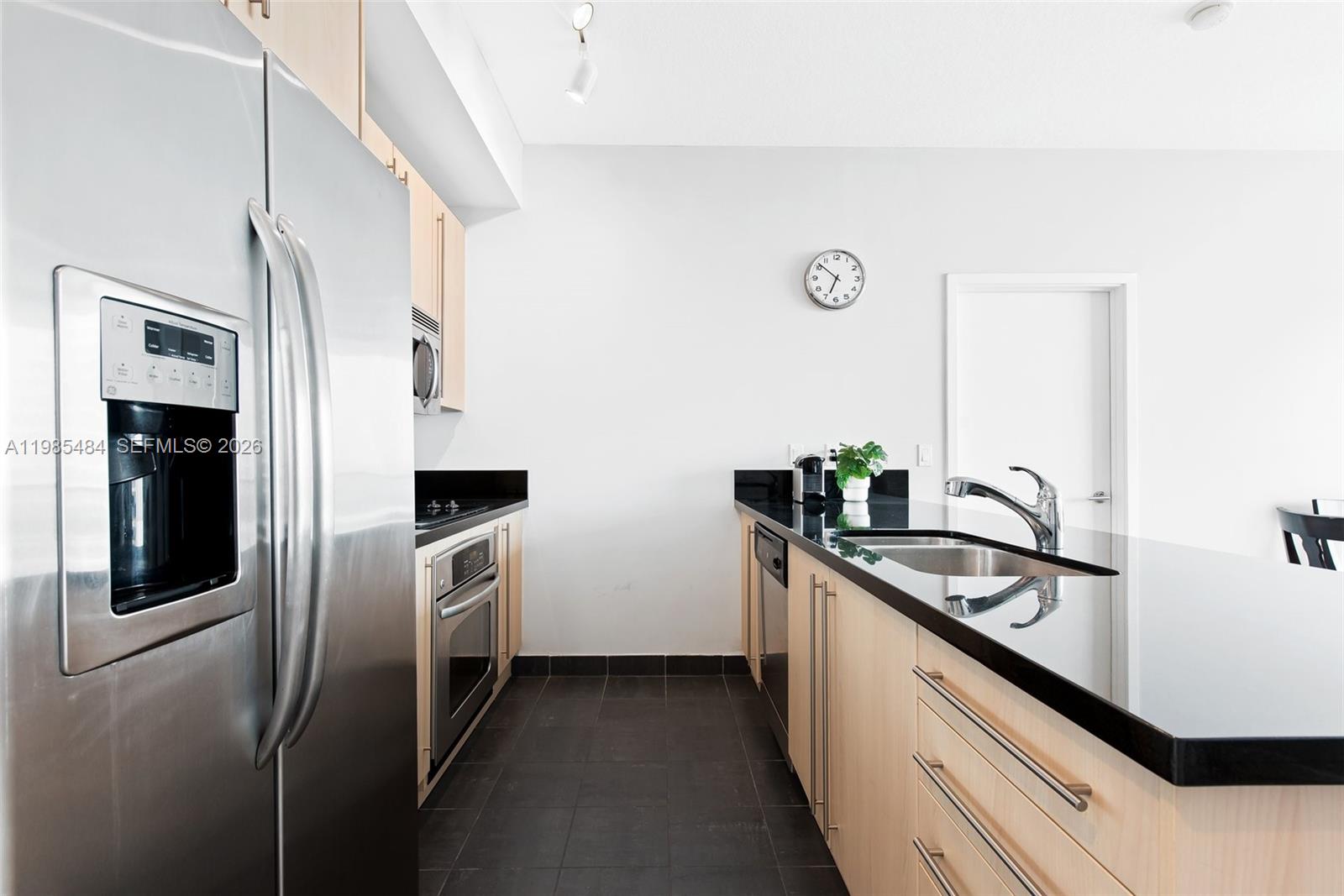 79 SW 12th St Unit: 2503-S