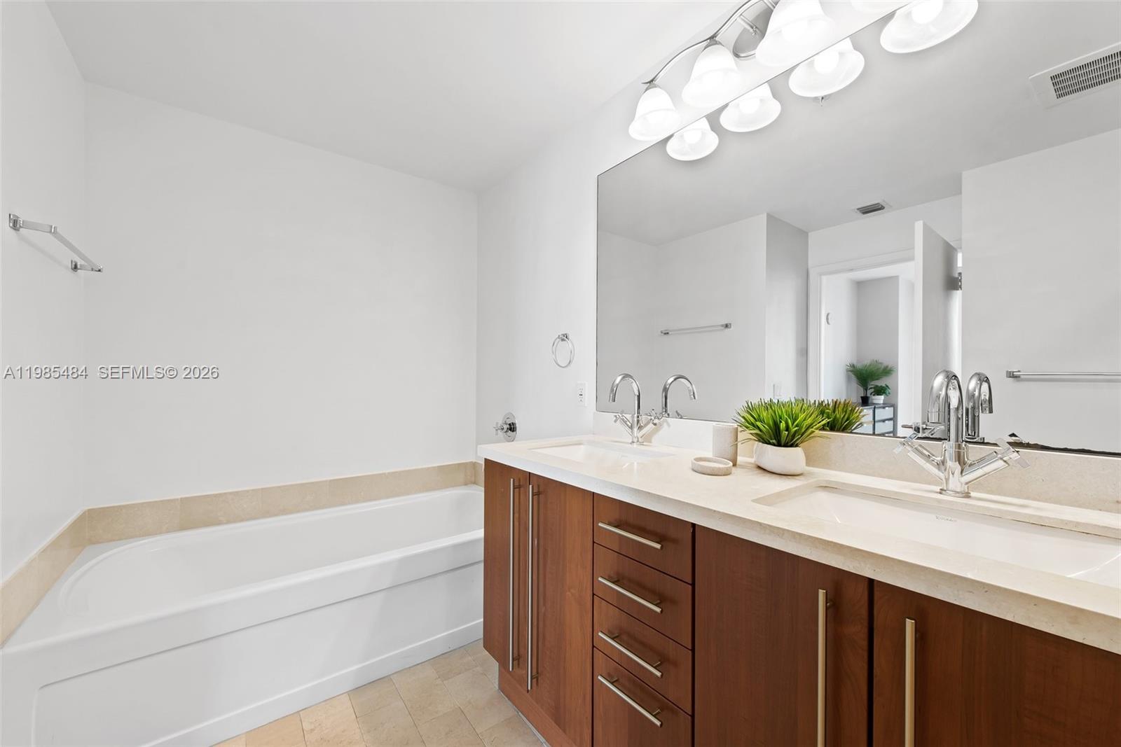 79 SW 12th St Unit: 2503-S
