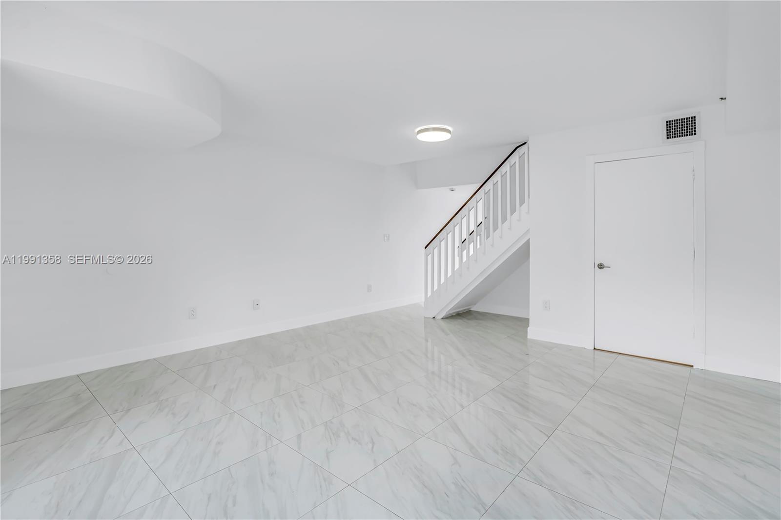 164 Riviera Cir