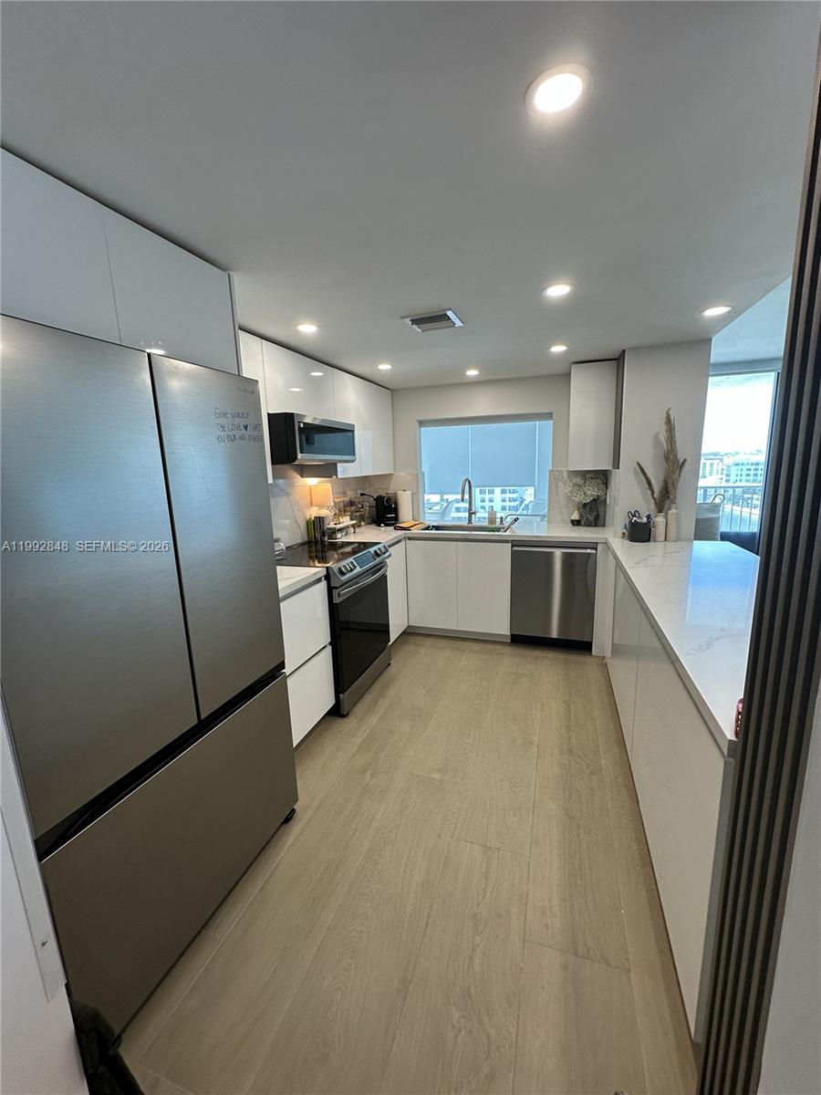 2655 Collins Ave # 1204