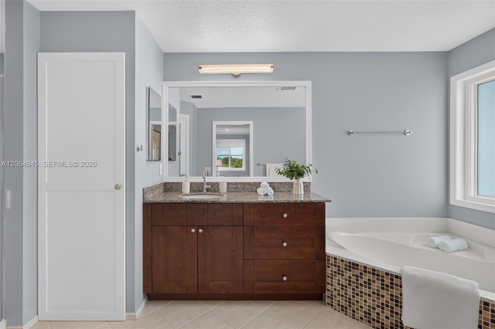 1038 NW Lavender Cir