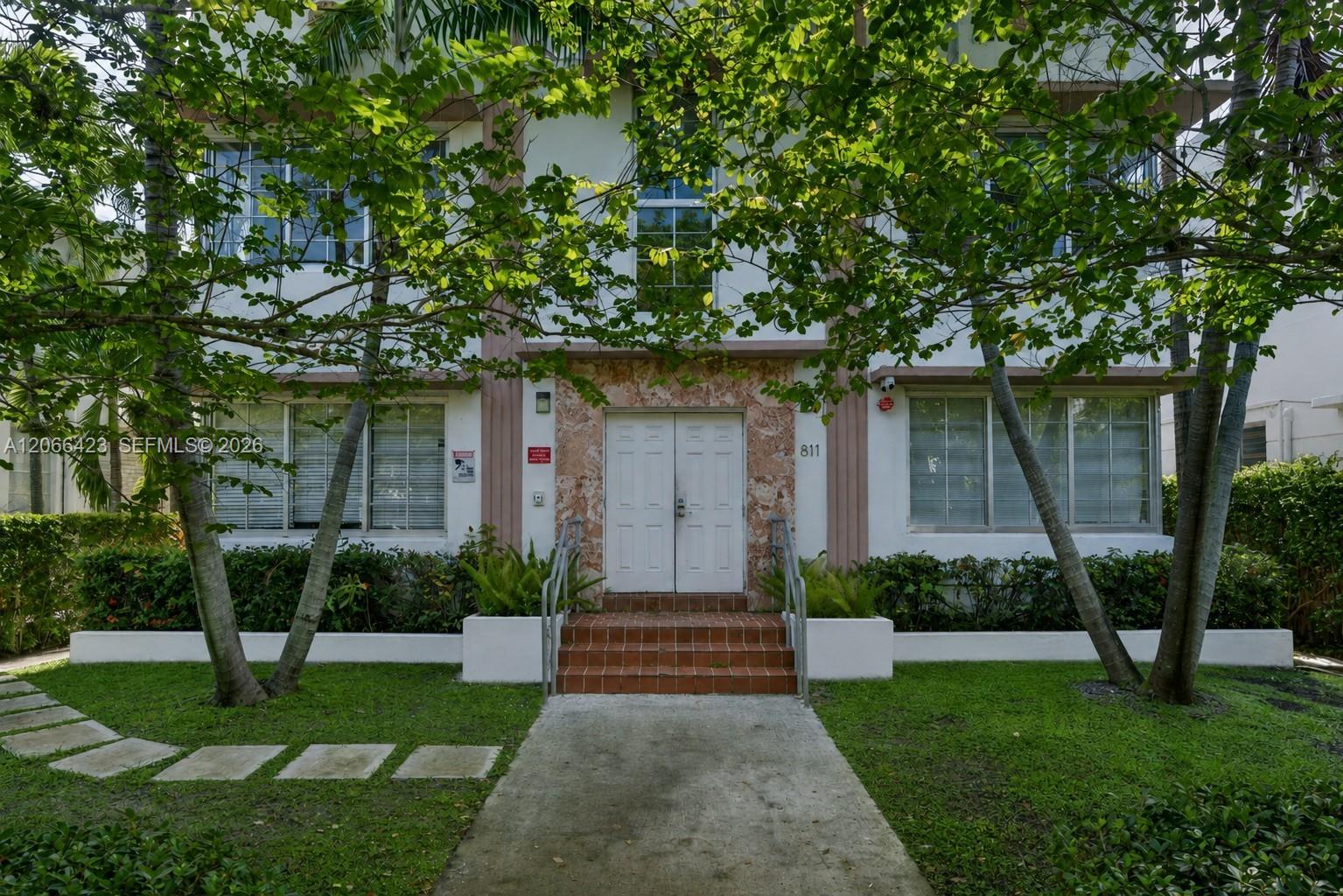 811 Jefferson Ave # 204