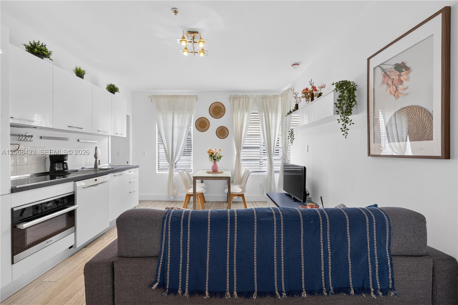 811 Jefferson Ave # 204
