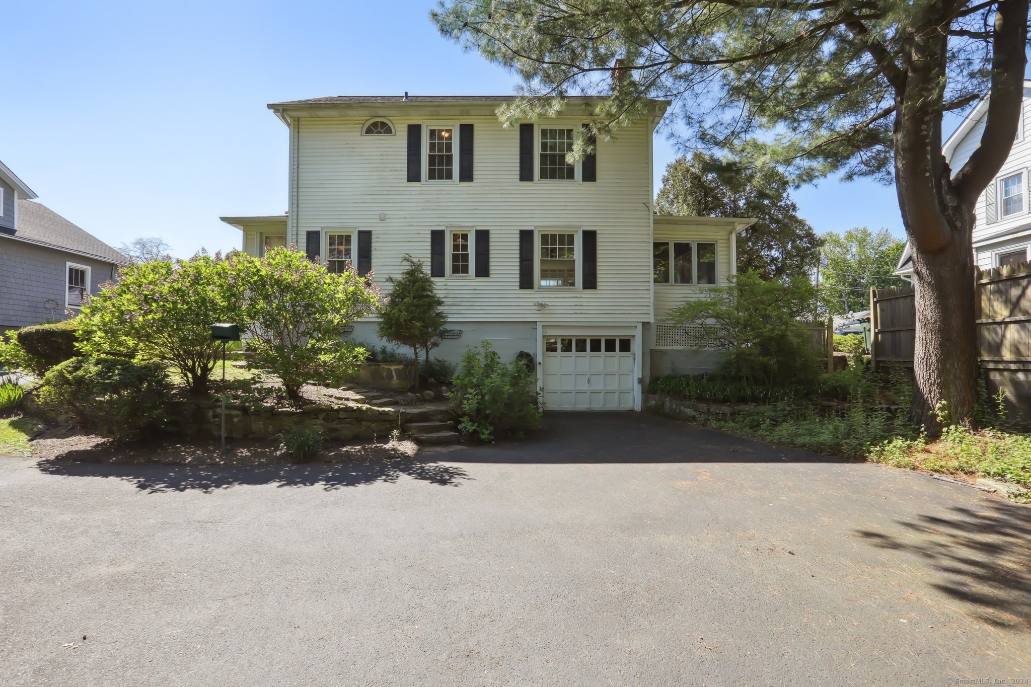 11 Whitney Road