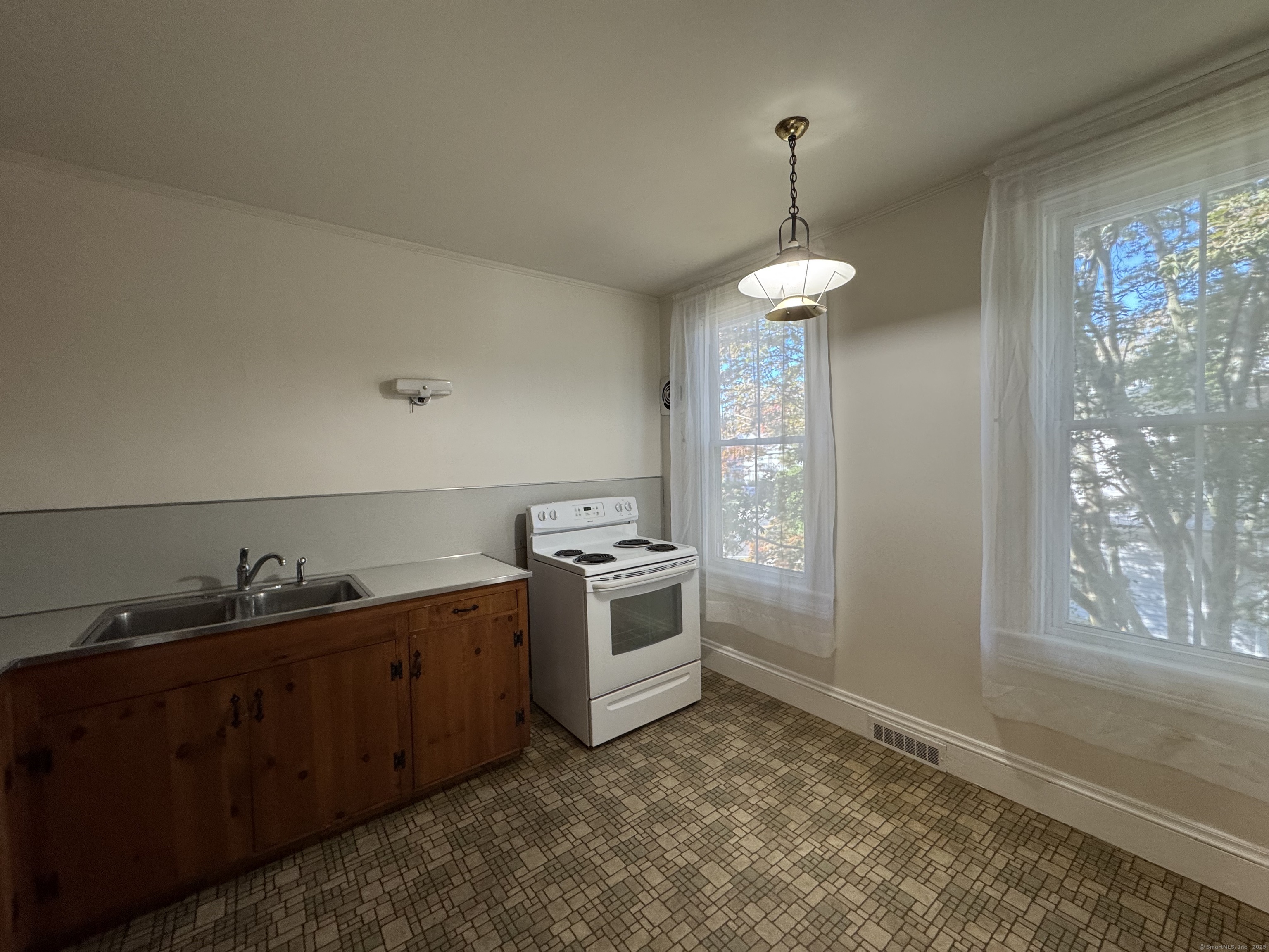 215 Greenwood Avenue B