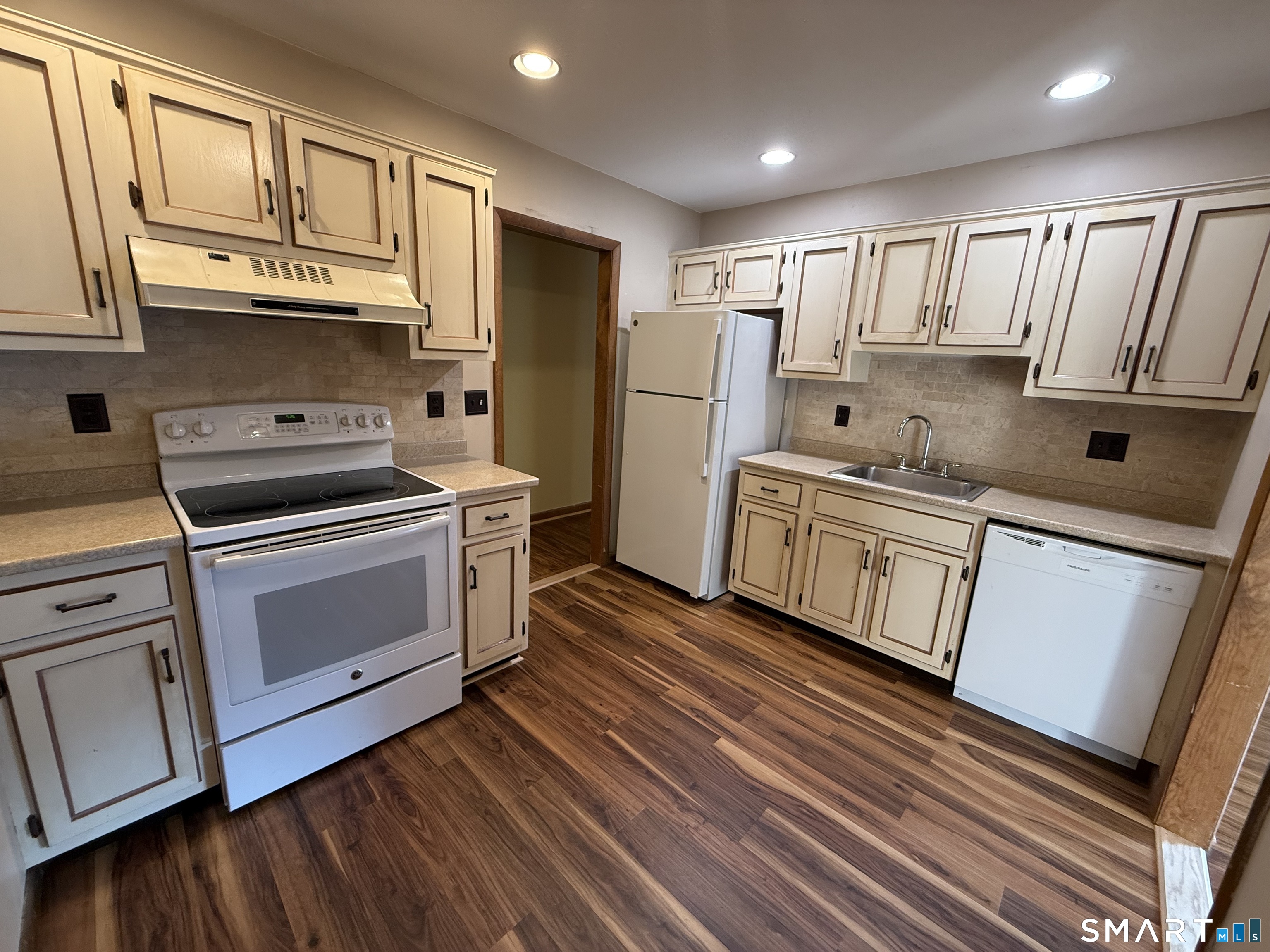 166 Old Brookfield Road Unit: 1 5
