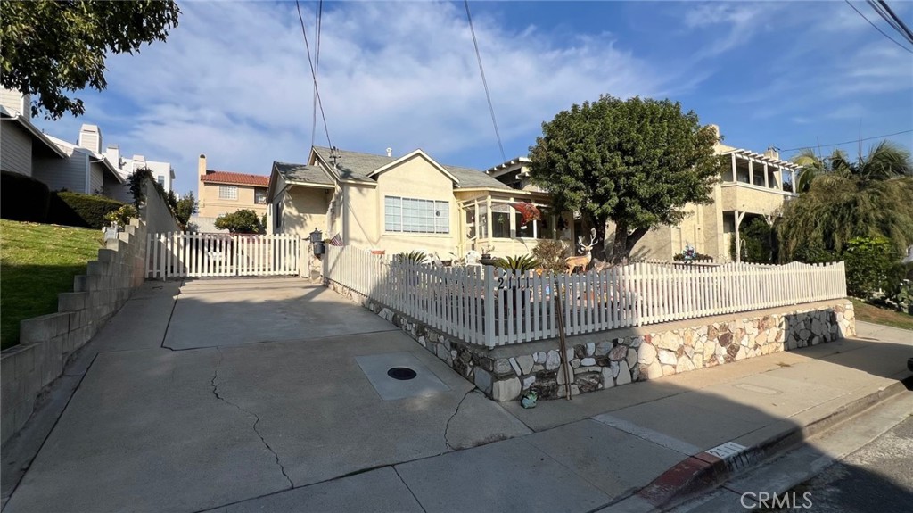 2111 Clark Lane