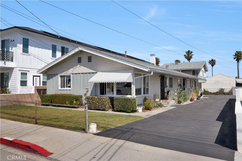 2319 Vanderbilt Lane