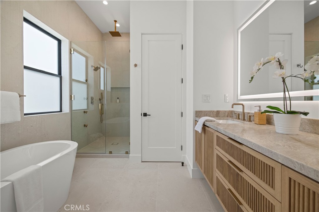 2111 Clark A
