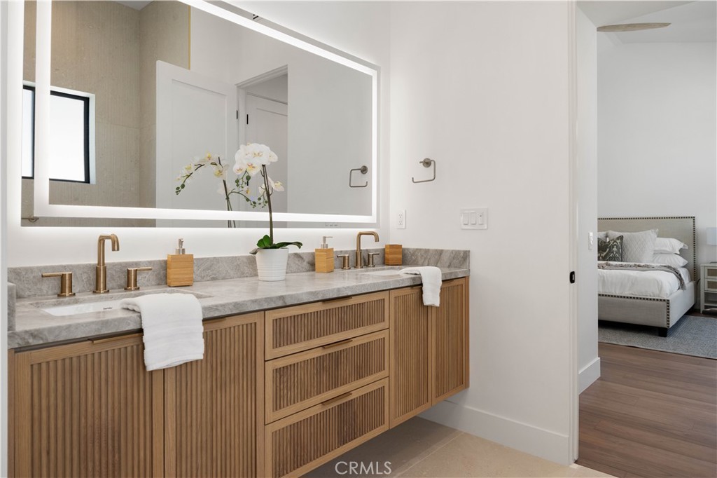 2111 Clark A