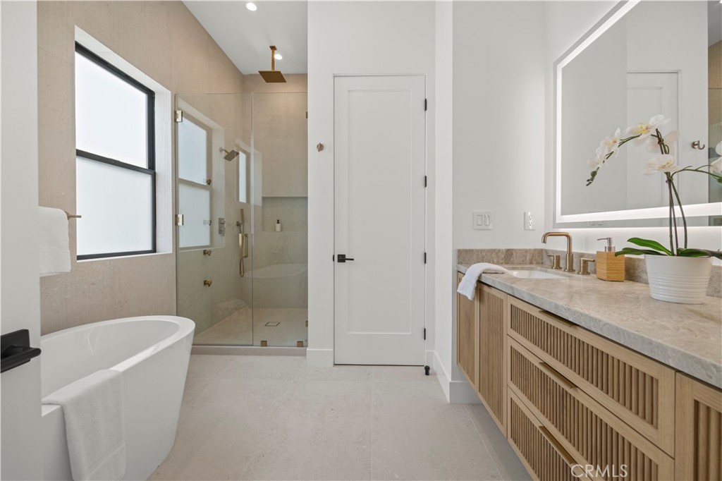 2111 Clark A