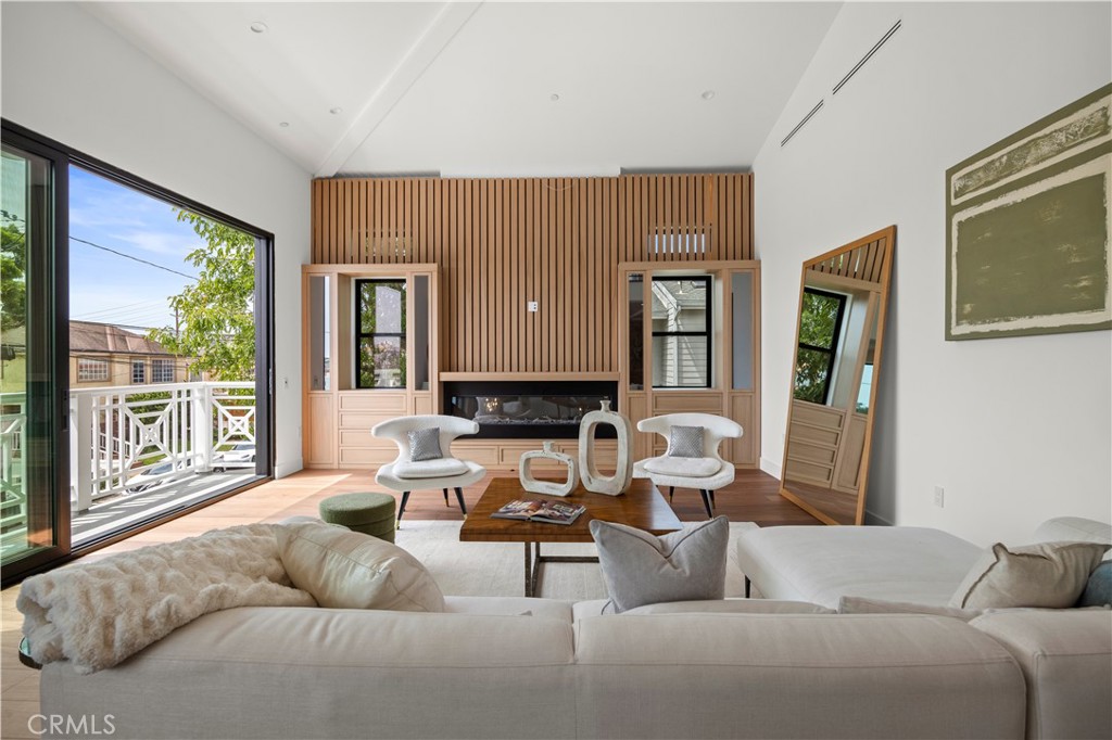 2111 Clark A