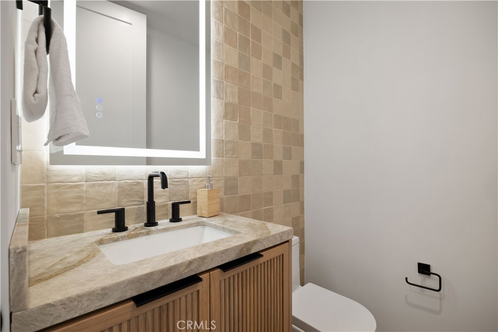 2111 Clark A