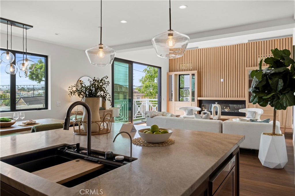 2111 Clark A