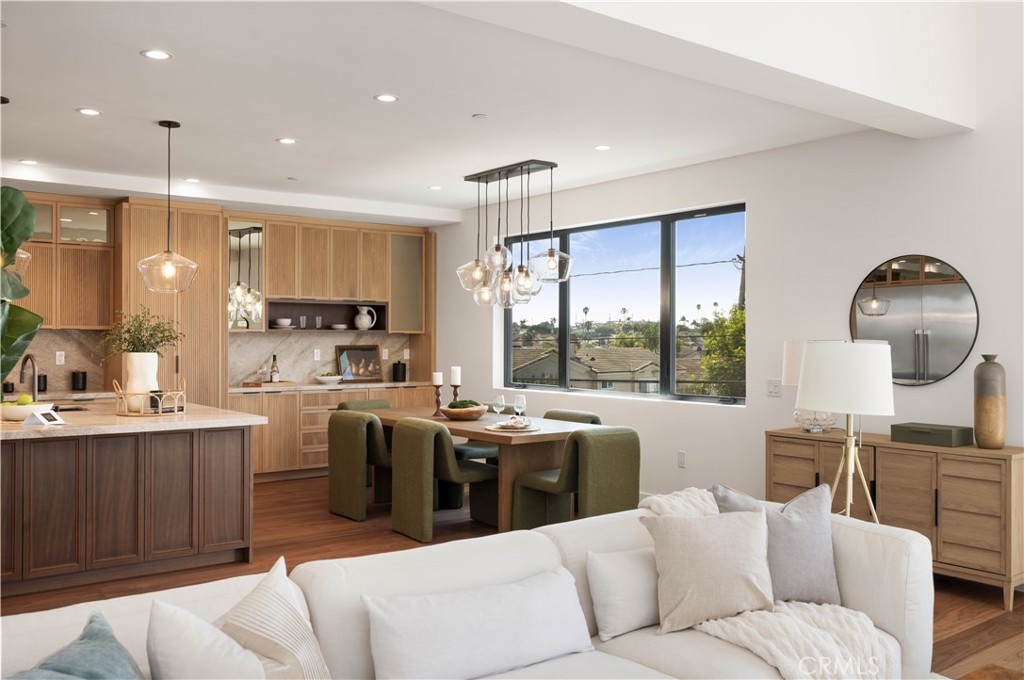 2111 Clark A