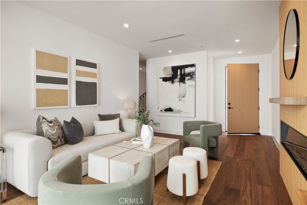 2111 Clark A